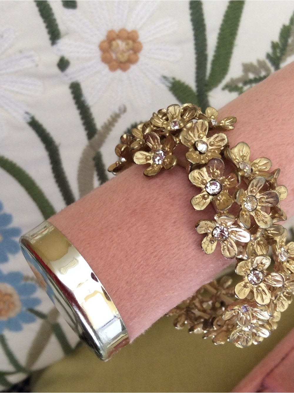 Anthropologie Gold Floral Crystal Stretch Bracelet Circa 2010 NWOT